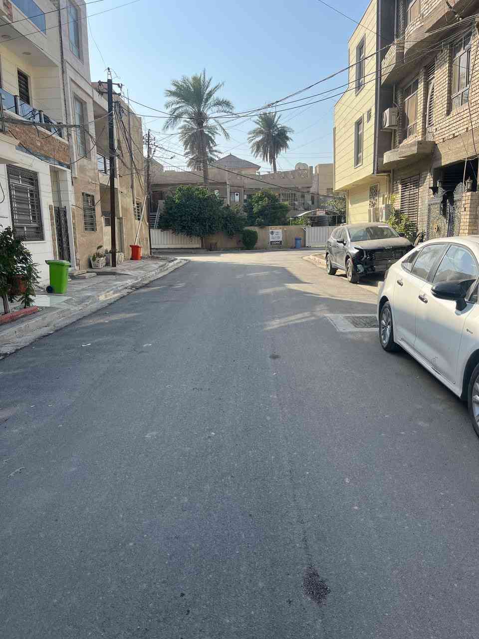 السلام عليكم 
⚠️:التواصل معنا مباشر نحن اصحاب الدار
 دار للبيع فقط… دار للبيع فقط
طابو ملك صرف … طابو ملك صرف
سند مستقل
يُباع بالكامل بدون تقطيع
المساحة ٢٠٩ متر 
الواجهة ٧،٢٥ متر
النزال ٢٨ متر
يحتوي على ٣ غرف نوم +صالة + غرفة طعام + مطبخ+ حمام٢ + كراج يستوعب سيارتين مع حديقة 

العنوان :- بغداد - منطقة علي الصالح (مقابيل مرور الطوبجي)- الشارع الي بعد شارع البدوي - بالقرب من مجمع رويال ستي السكني

اي استفسار الاتصال على الارقام :-
***********
***********
احمد محمد
