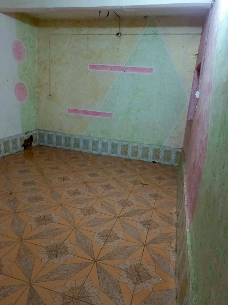 بيت للبيع بالجمعيه قرب جامع طالب شيال مساحته 110 للأستفسار ***********
