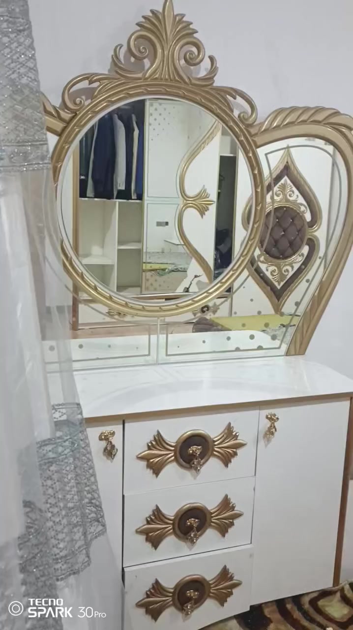 السلام عليكم عندي غرفه تتكون من كنتور وجربايه وميز مرايا الغرفه كولش نضيفه الكنتور بيه ضرر بسيط يصلح اويلسق بجلاد ابيض وياها دوشك جربابه. رايدتهه ٢٥٠الف مكاني بغداد بلديات وره المصرف


**إذا كنت صاحب هذا الإعلان وتريد حذفه لأي سبب، رجاءا أرسل رسالة إلى الدعم الفني**