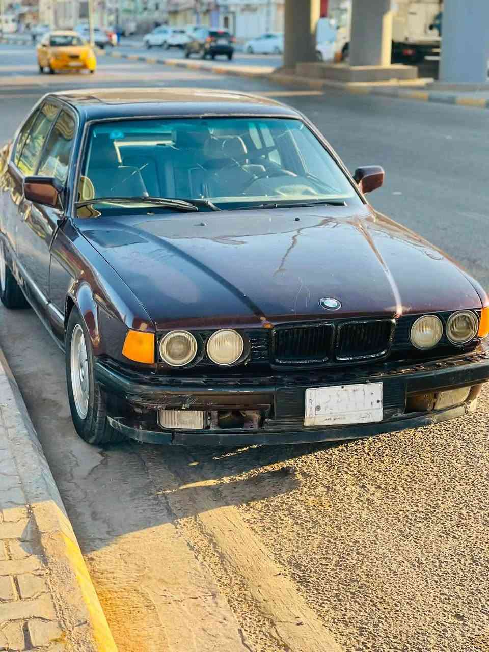 سلام عليكم سياره بيئم دبليو 740 سياره متروكه بس عوزها باتري وبانزين وشغل وطلع 8 سلندر وسعرها اخو البلاش ضفيره كلها شغاله مكينه ناعمه وخير من الله الي يريد يتواصل وياي ما متواجد فيس ***********سعرها 30 وبيها مجال حك الجيه
