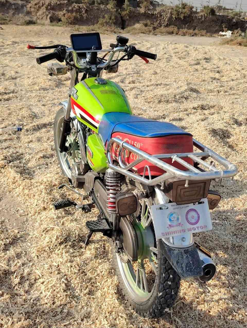 سلام عليكم دراجه سفانه موديل 2024
أوراق اصولي 5 أوراق كهربائيات شغاله
سلف شغال شاشه شغاله محرك 150 cc محرك مكفول
مكاني واسط الصويره للتصال ***********📱
