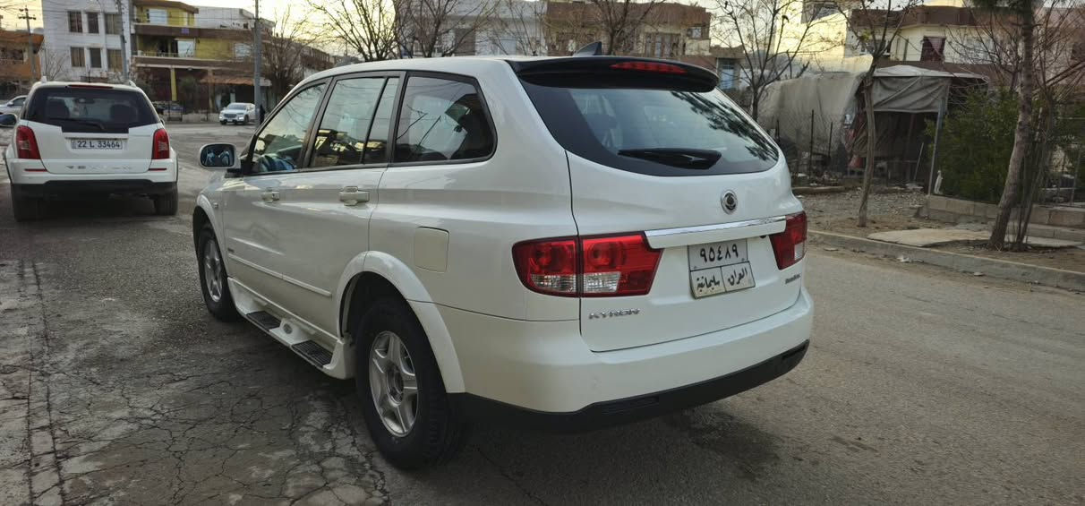 سانگوێنگ کایرۆن 2011گێڕعادی بێ بۆیاخ گێرومەکینە مارسیدس سەنەوی ساڵونیوێکی ماوە بیتاقەی بەنزینی هەیە سعر{75}***********
