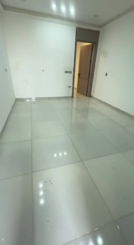 🏢 شقق للإيجار في المنصور – دور السود
فرصة مميزة للسكن في موقع راقٍ ومريح ✨

🔹 مواصفات كل شقة:
 • صالة (هول) واسعة
 • مطبخ
 • غرفة نوم
 • خدمات صحية
 • تصميم حديث ومريح.
🚗 يتوفر بارك للسيارات
💰 الأسعار:
 • الطابق الأرضي: 900 ألف دينار
 • الطابق الأول: 800 ألف دينار
 • الطابق الثاني: 700 ألف دينار
📞 للحجز والاستفسار يرجى التواصل عبر الخاص أو الاتصال ***********
✨ **شقق جديدة بالكامل – فرصة مناسبة للسكن في موقع راقٍ بالمنصور
