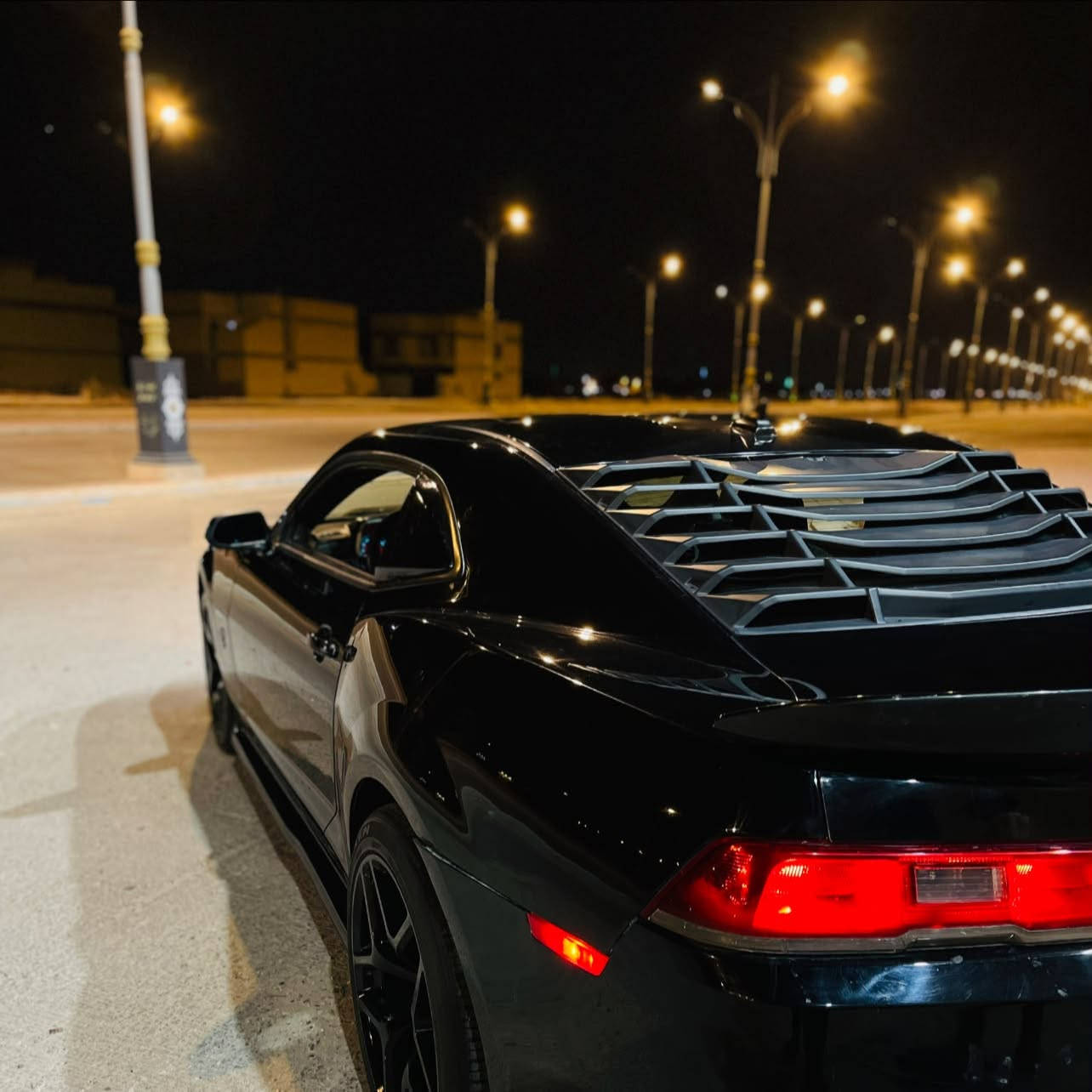 السلام عليكم 

⸻

🚗 شيفروليه كامارو LT –  v6 /2015
✨ محدّثة شكل 2021

🔹 الممشى: 102 ألف كم
🔹 القير: أوتوماتيك + وضع سبورت
🔹 الدفع: خلفي
🔹 السيارة استخدام شخصي ومعتنى بيها

🧰 ملاحظات: 
 • رش جامولغ خلفي
 • بارد خفيف بين باب الصدر والجامولغ الأمامي
(كلشي واضح، ماكو لف ولا دوران)

✨ مواصفات:
✔️ شفتات بالمقود
✔️ شاشة شادها ب350 الف جديده وبيها هواي ميزات يوتيوب ثيمات + بلوتوث
✔️ تكييف قوي
✔️ مكينة وقير على الشرط

💰 السعر: 104ورقة وبيها مجال 
📍 الموقع: كربلاء
📞 موجود بس اتصال ***********
