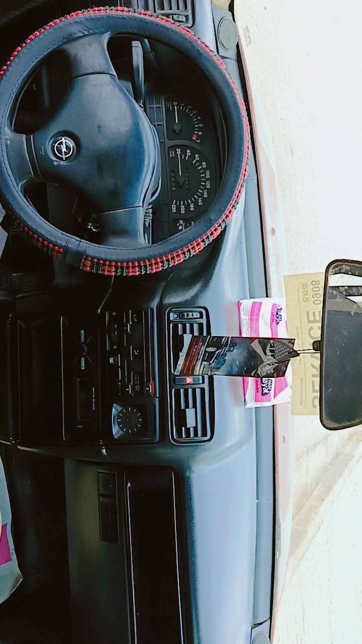 السلام وعليكم اوبل فكترا حجم18 موديل1991 صبق  احزام جماليه بدون ضرر سنويه عضم كاربون بانزين شرط التحويل ستيرن باور  السعر45وبيه مجال باقي تفاصيل الاتصال على الرقم***********
