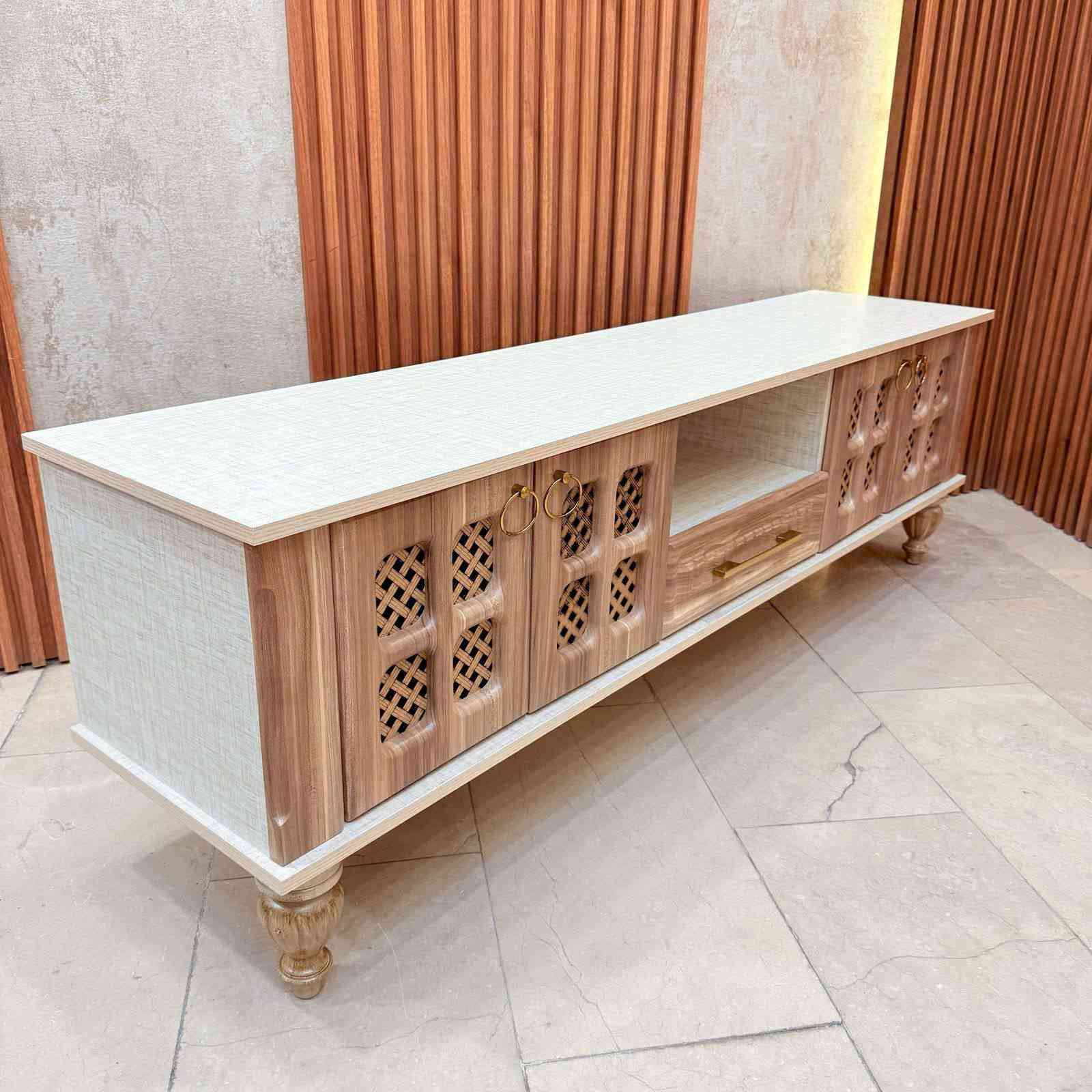 ميز بلازما 160 سم 
عمق 36 سم 
ارتفاع 50 سم 

السعر 110 الف خناقين, ديالى


**إذا كنت صاحب هذا الإعلان وتريد حذفه لأي سبب، رجاءا أرسل رسالة إلى الدعم الفني**