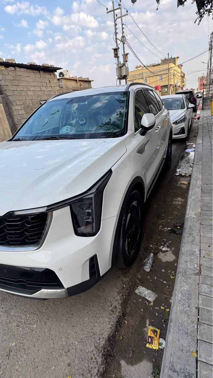 كيا سورنتو  2024 بصره خليجي استخدام شخصي كفاله عامه ماعدا شخط وطعجات خفيفه بالبابين موضحات بالصور
مواصفات قماره حديد 
بصمه  + تشغيل عن بوعد 7 راكب + كشن 2 كهرباء 
3 قطع تبريد بردات خلفيه.    جنطه كهرباء 
شاحن موبايل.   سايد بريك بصمه 
محرك V6 حجم  3500 وضع الشركه 
السعر 305
ماشيه 42000
البصرة القبله السوق الكبير ***********
‎ ‏ البصرة, العراق
