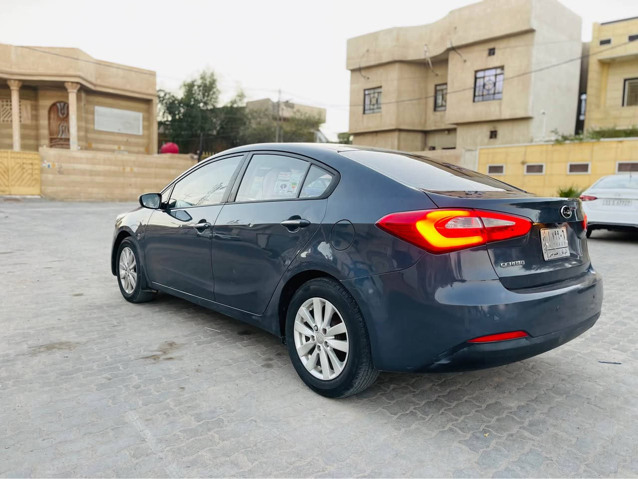 للبيع كيا سيراتو موديل 2016 وارد خليجي بصره تحويل ثاني يوم سنويه 27 مواصفات نص فول مراسات شفط تحكم ستيرن جهتين شاشه كامره لايت خلفي LED شياره جديده وجاهزه مابيهه اي نقص محرك 1600 دوش كير تبريد حداده تخم تاير كله جاهز ماكو اي نقص ابد السياره كفاله من الضربه والتبديل بيهه صبغ حزام جماليه اثر شخوط ودحجات ماكو اي حادث قوي السعر 102 وهاذا رقم صاحبهه *********** البصرة, العراق
