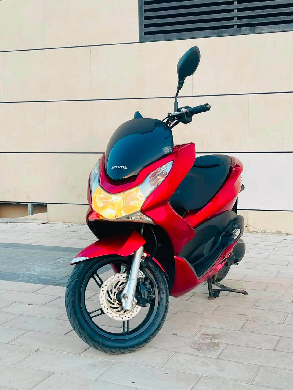 دراجه pcxجيل اول مكينه 125  دراجة  كلها ابلاديه شرط النضافه دراجهة مال رمبه صار الها أسبوع  نازله من المعرض المديل 2016 ماخذها رمبه اوراق المعرض موجوده يعني مو مال شارع 
حساس ازدحام سويجات ٢ الدراجه كفاله عامه الدراجه على ايدي شوفت عينك بل بيت ياباني الاصليJF جديده شرط الوكاله***********
السعر1500 بغداد, العراق
