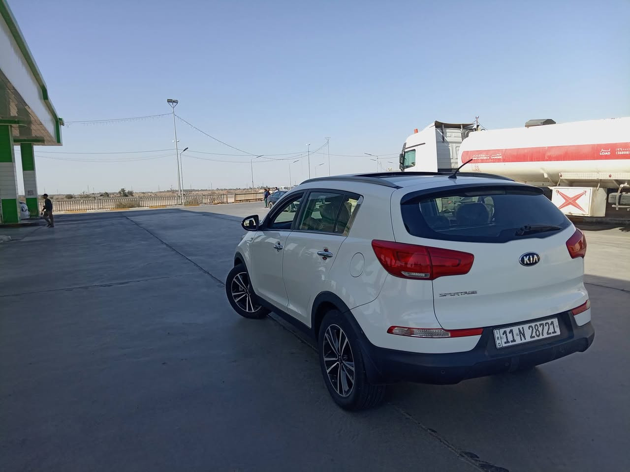 السلام عليكم 
كيا سبورتج موديل 2016 خليجي 
فول مواصفات عدا البصمه 
مكينه ٢٤٠٠ دوش 
قطعتين تبريد 
بنوراما 
صدر تخم تاير كله جديد
سياره مال جناي 
كفاله عامه حتى من البارد 
بيه فقط براغي الصندوق مرخايه 
رقم بغداد شرط التحويل
السعر 154. وبيه مجال كلش بسيط
مكاني المحموديه *********** 
***********
