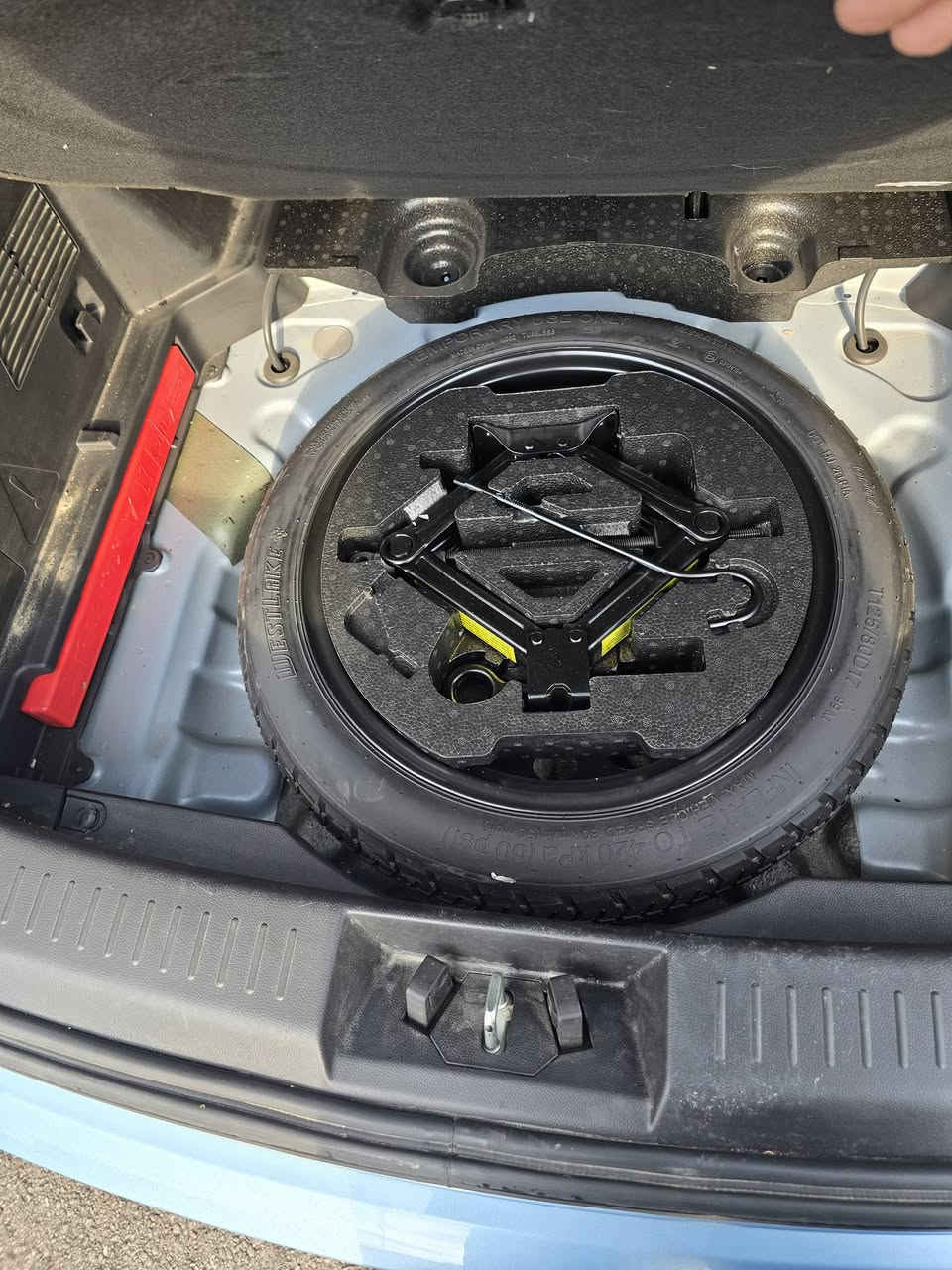 السلام عليكم. تيكو4برو موديل ٢٢ رقم بغداد مكفوله كفاله عامه من الصبغ والبارد .كير محرك تبريد بحاله ممتازه .السياره ماشيه ١٥ الف فول مواصفات شاشه بلاديه كبيره فتحة سقف كراسي جلد كهرباء تبريد لمس اشاير بالمري جام كهرباء اوتو تحكمات ستيرن اشاير بالمري سبير منازل .كل أغراضه بحالة الوكاله يعني السياره جديده بمعنى الكلمه .السعر ١٣٥$ مكان السياره بغداد باسمي من الشركه للاتصال على الرقم ***********
