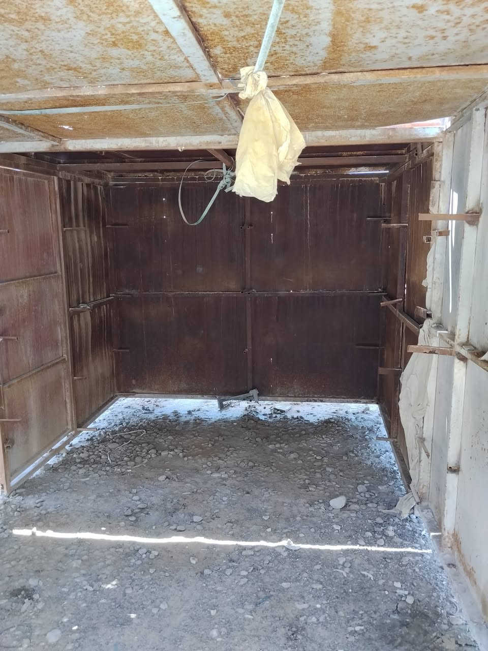 كشك طول خمسه متر والعرض 2ونص متر نضيف جدا المكان بابل الشوملي الرقم *********** السعر 500الف وبيه مجال
