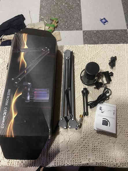 مايك عامودي للبيع جديد ما مستخدمة سعره ٢٠الف***********
