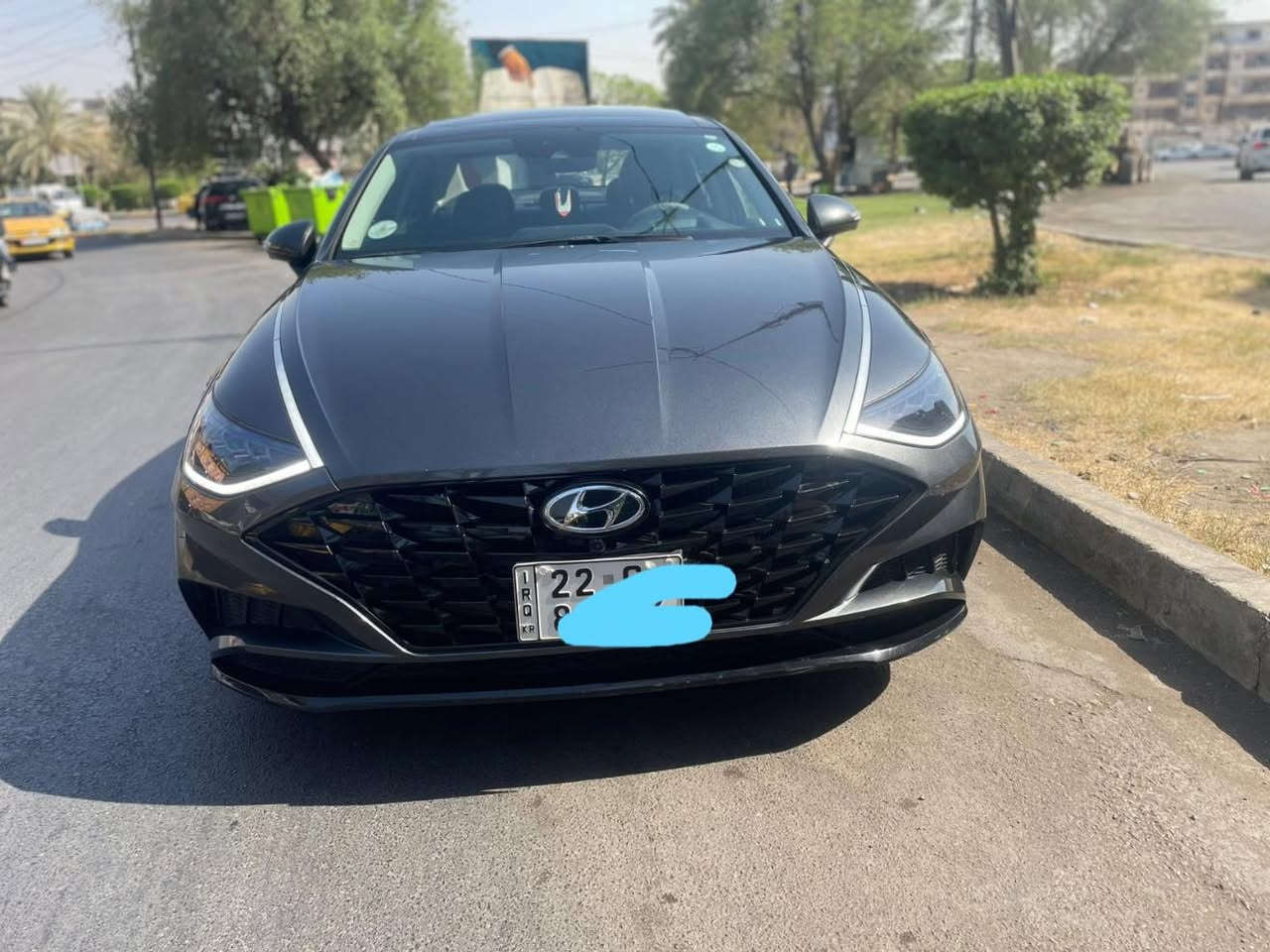 السلام عليكم ورحمة الله وبركاته سوناتا رقم اربيل موديل 2022 فول مواصفات لمتد معروفة مواصفاتها  بأسمي للبيع او مرواس حسب القناعه ماشية 80 الف كيلو متر وليس ميل للاتصال *********** واتساب السعر 19 ونص وبيها مجال  حادثها باب خلف السايق بدون ايرباك السيارة مكينة 1600 توربو 
  صور الحادث مرفقة بالمنشور مكان السيارة بغداد
