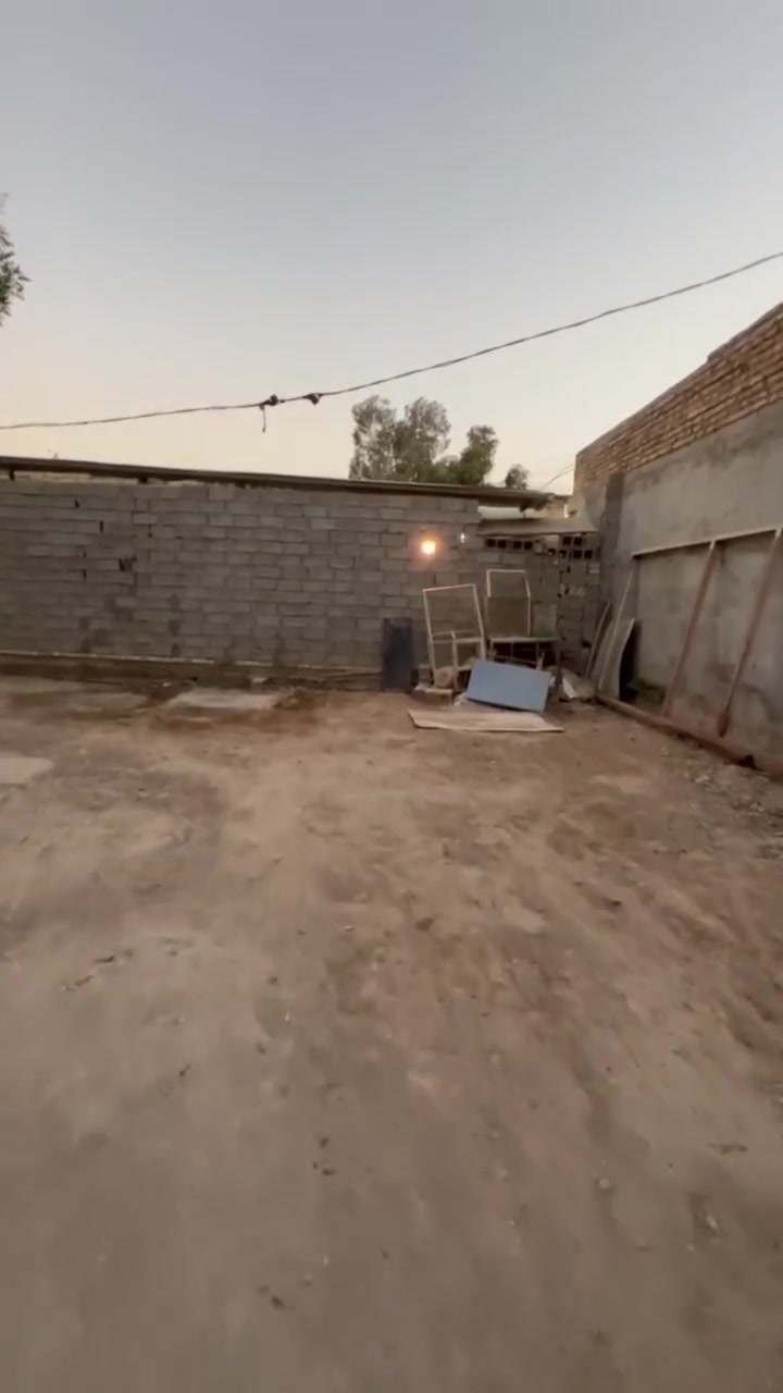 بيت زراعي للبيع مساحته 350متر وخطين ماء وخطين كهرباء قرب تقاطع درويش عند قاعة بغداد للمناسبات للاستفسار هذه الرقم ***********
