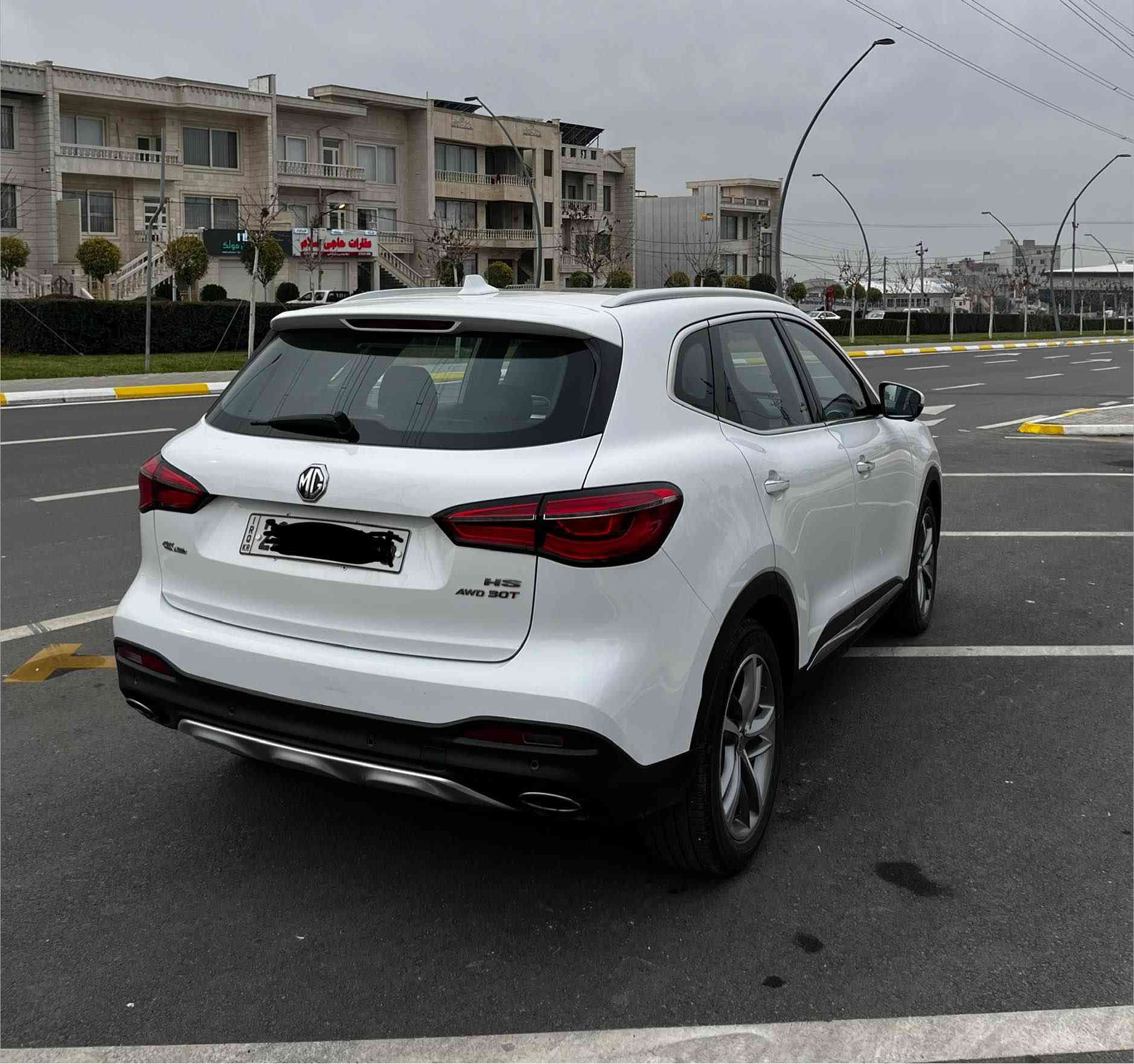 Mg HS 2021 Trophy
فوول مواسەفات: 
١- مەکینە ٢٠ تۆربۆ
٢- دەبڵ ئەکسل
٣- کامێرا ٣٦٠
٤- ڕادار
٥- کوشن جلد
٦- کوشن هیتەر
٧- کوشن کارەبایی
٨- ناو سوور 
٩- ١٠٠ ڕەنگ لیدی ناوەوە
١٠- بەسمە
١١- پانۆراما
١٢- سیستەمی ئێر کلینەر ( پاکردنەوەی هەوای ناوەوە)
١٣- سنوق شەفت
١٤- ٤ مۆدی لێخوڕین:
Eco
Normal
Sport
Super sport

سفری شەریکەی MG زەمانی تا ٢٠٠،٠٠٠کم هەیە
٧١،٠٠٠ ڕۆیشتووە
بێ بۆیاخ 
نرخ: ١٤٥ 
0770 294 9797 السليمانية, العراق
