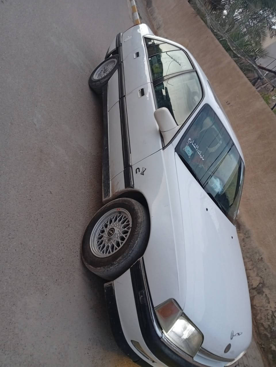 السلام عليكم ابول اوميكا للبيع بلاديه موديل 91 سياره جديده رقم اربيل السعر45وبيه مجال /***********/***********
