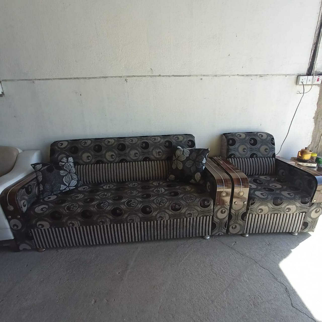 تخم تركي عشر مقاعد مستعمل نضيف السعر 250 ألف العنوان العزيزيه منطقة باب الحاره *********** يوجد واتساب وماسنجر وتوصيل بل الاجره الصويرة, واسط
