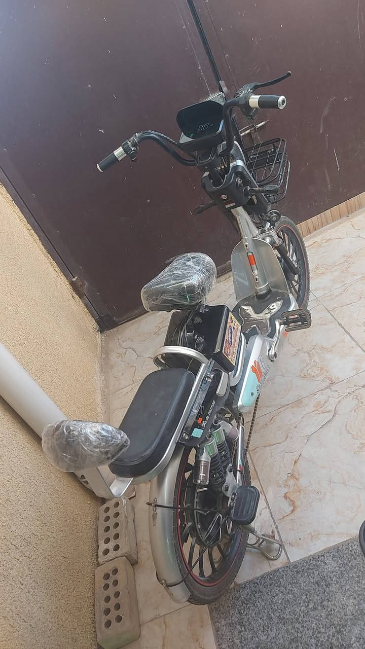 السلام عليكم للبيع بايسكل 
 دبل بصمه نظيف جدآ السعر ٣٢٥وبي مجال للإستفسار ***********
