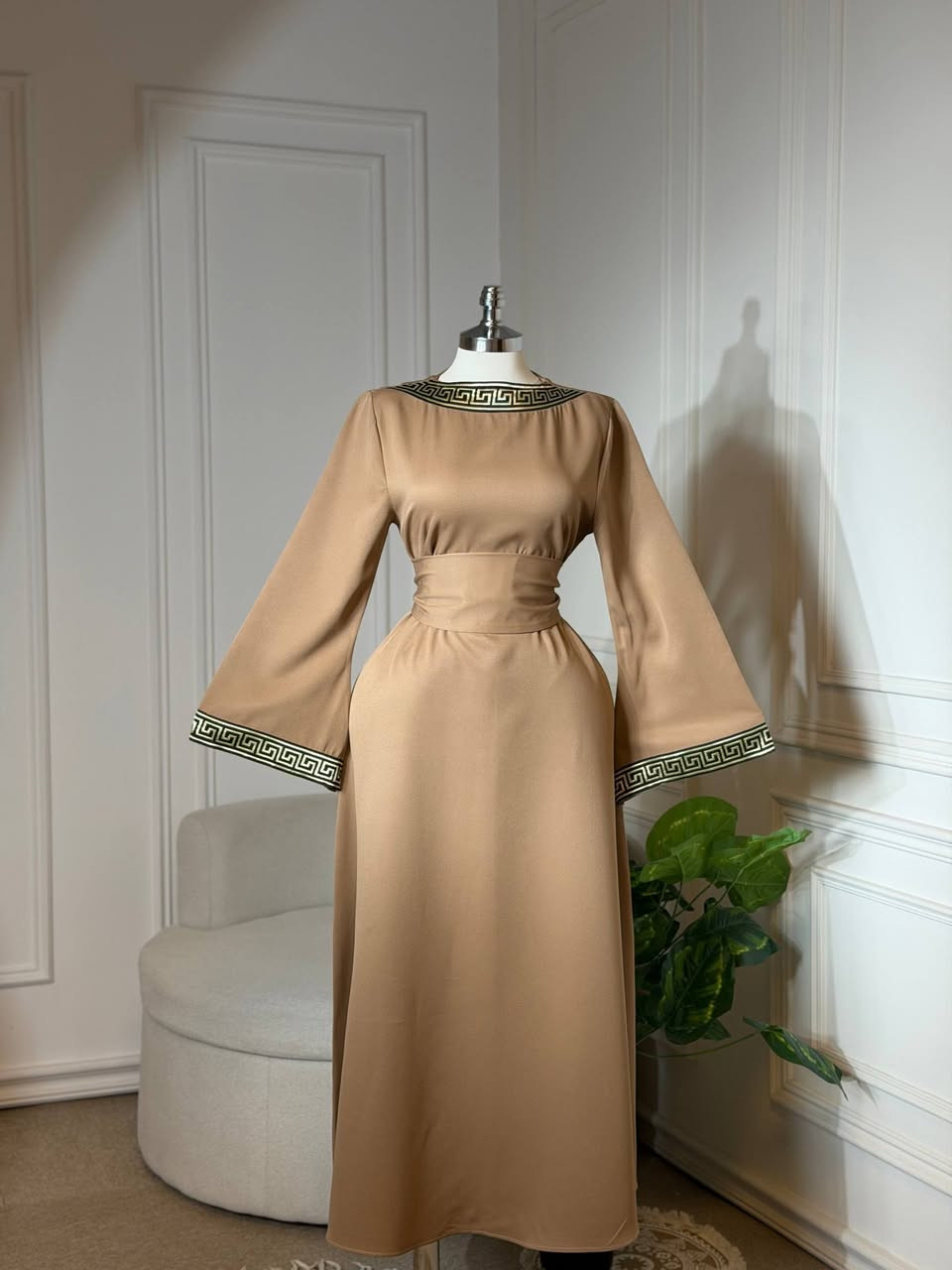 فستان ، خامة دابل تركي
. 
القياسات: 38 ،40 ،42 ،44 ،46 ،48.


**إذا كنت صاحب هذا الإعلان وتريد حذفه لأي سبب، رجاءا أرسل رسالة إلى الدعم الفني**