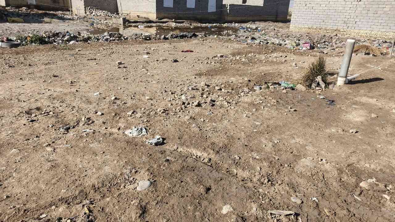 قطعه للبيع 100 متر قرب حسينيه الزهراء منطقة العصوم خدمات كامله شارع عرضه 8 السعر 7ونص وبيها مجال قليل 
متواجد خاص او اتصال على رقم ***********
