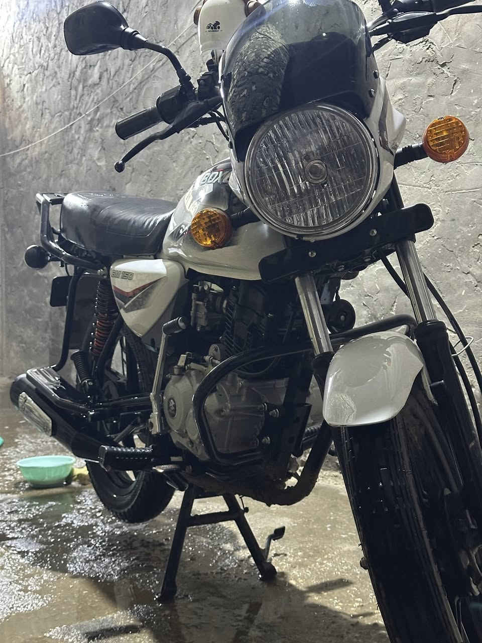 بوكسر للبيع 
موديل :2023 نزلتها رنبه قبل 5اشهر 
ماشيه :12الف  مثل ما موجود بالصورة 
 رقم: نجف + سنويه تحويل ثاني يوم 
كل شي بيها بلادي ما مبدل شي منها غير اللايت كلشي بيها مكفول 
محرك ما مفتوح ابداااً 
السعر : مليونين و تسعمئة 
2900 وبيها مجال بسيط
الشراي ادخل واتس على الرقم 👇🏻
 ……………………..  ***********
