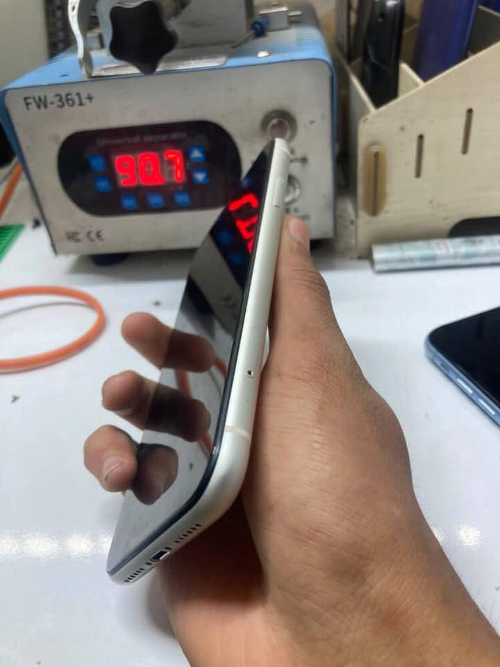 11 عادي مبدل شاشه فقط وفيس إيدي واكف جهاز نضيف كله بطاريه 77 ذاكره 64شاصي نضيف نت تصال سيم كارت كامرات كله شغال سعر 160 بي مجال ***********
