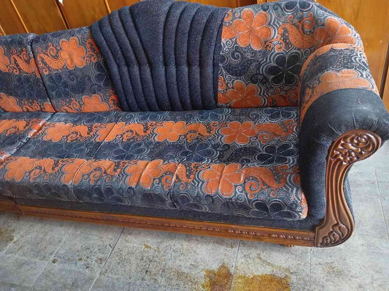 ديوان ٧متر ٤قطع شغل الموصل ثقيل ونظيف السعر ١٤٠ قفل تواصل خاص ***********
