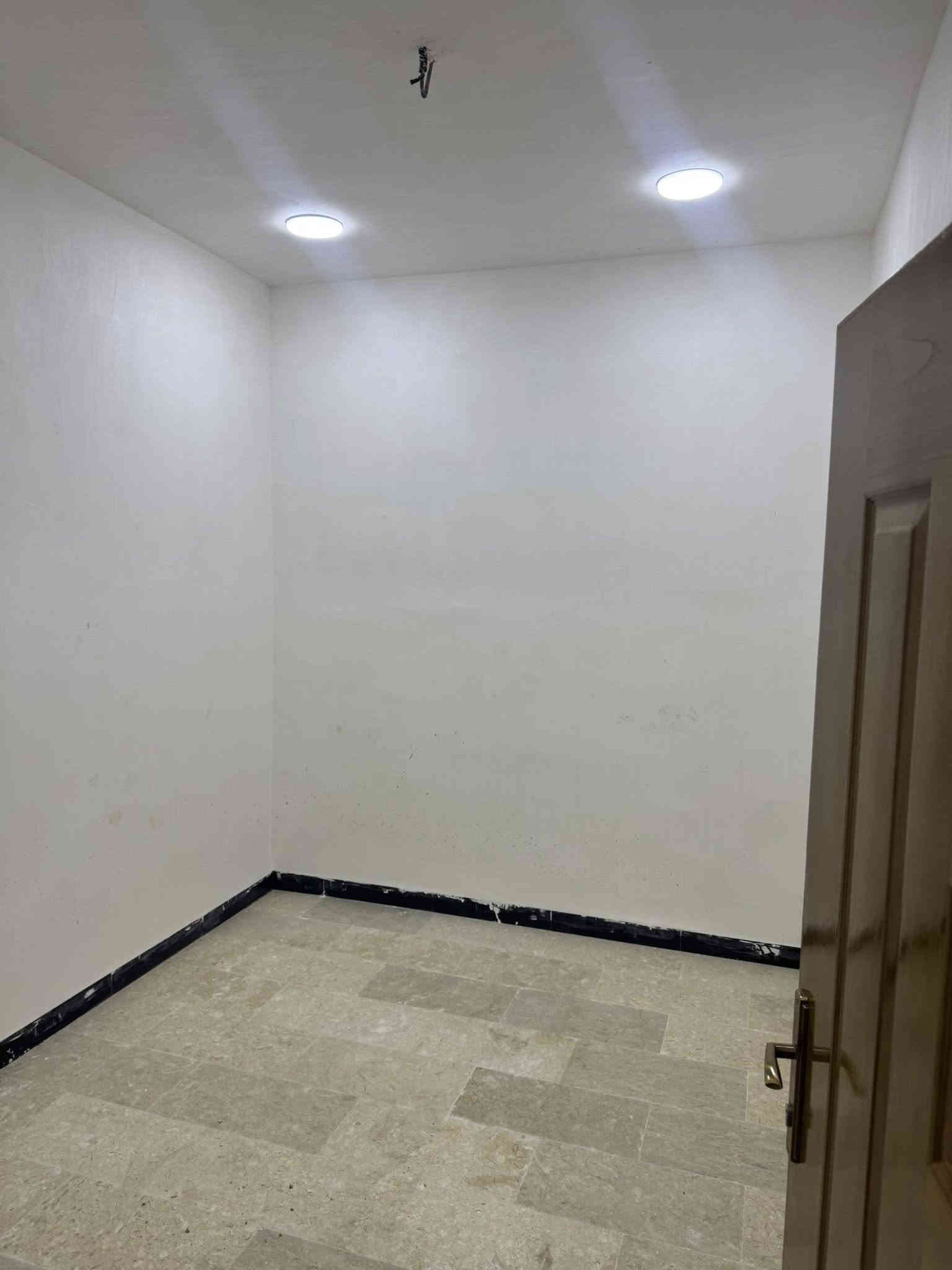 مشتمل للبيع الشعب مقابل سوك 4000 

شارع مدرسه صلاح الدين

مساحه ٤٥ متر ستقبال وحولي وخدمات 

الطابق الثاني (٢) نوم وخدمات 

معروض بمكتب الكناني *********** 

السعر ١٣٠ مليون وبي مجال
