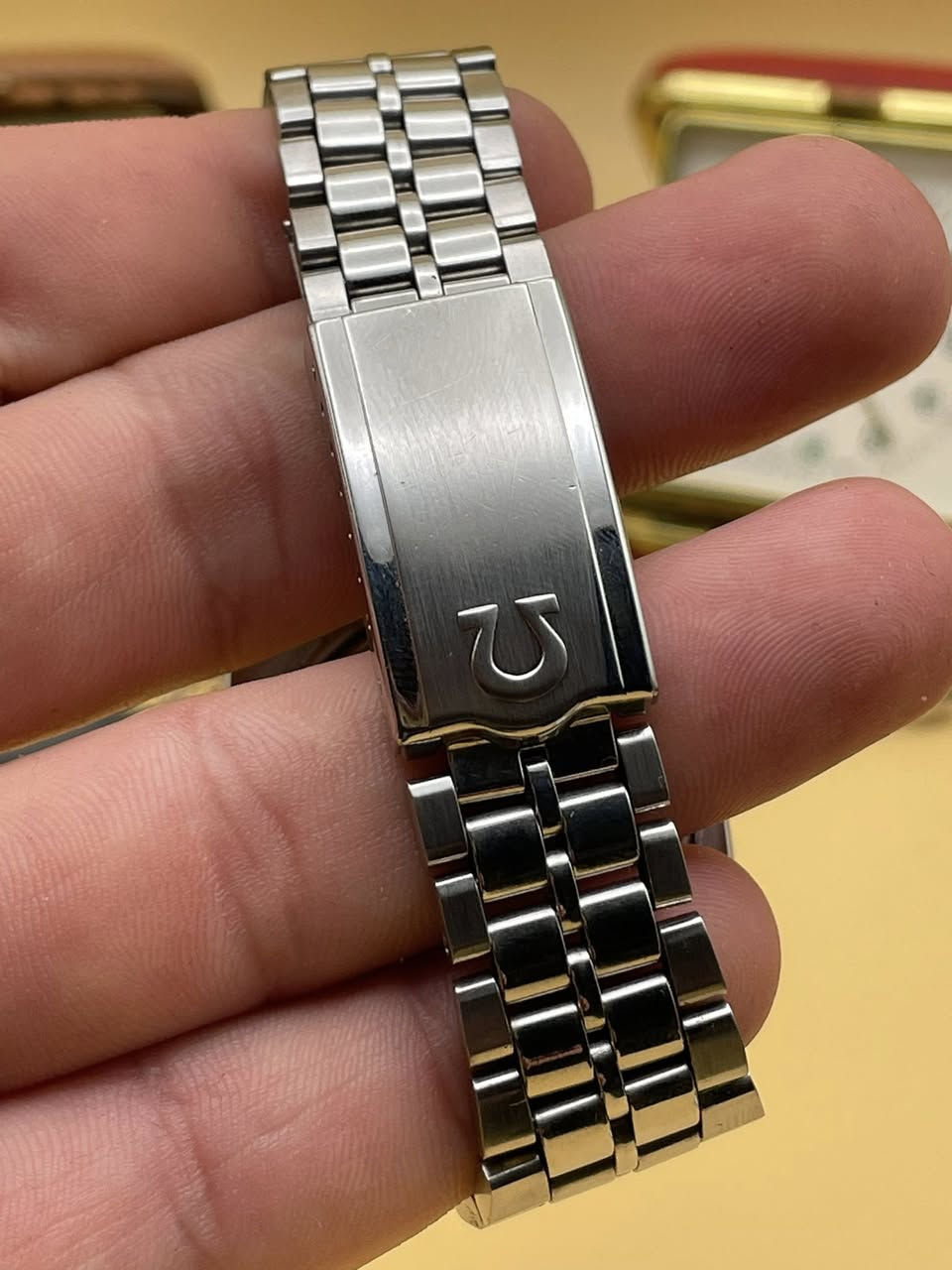 -Omega Automatic Consolation

-جمال ودلال الكونسليشن المطعمه بالذهب الأبيض ||

-نظافة ١٠٠٪؜

-إنتاج أواخر الستينيات أو أوائل السبعينيات. ||

-أوتوماتيك مكينه فراشه (٧٥١) ديي وديت || 

-الرنك (طوق ) ذهب ابيض خالص || المقاس 36في 40 

-جميع التفاصيل اصليه 

الاستفسار خاص


**إذا كنت صاحب هذا الإعلان وتريد حذفه لأي سبب، رجاءا أرسل رسالة إلى الدعم الفني**