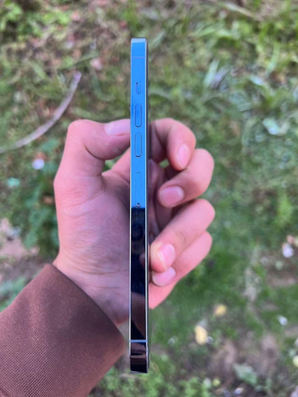 السلام عليكم 
ايفون 13 pro max
نموذج M
بطاريه 75 
ما مفتوح 
نضافه موضحه بالصور 
مطلوب علي 750 وبي مجال
مكاني المسحك 
تواصل ***********
