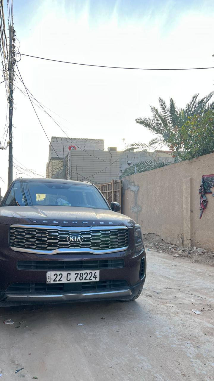 السلام عليكم
كيا تيلورايد للبيع وارد امريكي
موديل 2020
رقم اربيل دولي هزة ورقم وسنوية جديدة
السيارة لونهة ماروني 
فئاة الEXفول مواصفات للاخير
المواصفات: فتحة سقف 
رادار امامي 
رادار خلفي 
رادارات جانبية مع رجاج بالستيرن
كامرة خلفية دوارة
اوتو هولد
سايد بريك كهربائي
اربع وضعيات قيادة 
شاشة كبيرة قياس 12انج
مقاعد امامي كهرباء مع تدفئة والتبريد 
كشنات سياحي منفصل 
تبريد اربع قطع
قبق جنطة كهرباء
مري شفط
دخول ذكي بصمة
السيارة علية منضومة زينون سعرهة 300الف

حالة المحرك والكير: عداد السيارة 80 الف مايل 
محرك 3800 مكفول من الفتح والتبديل 
كير 8نمر مكفول من الفتح والتبديل
السيارة حادثهة خلفي 
باب خلف السايق مع شبر بالجاملغ
والجاملغ الخلفي عكس السايق يعني قطعتين وشوية
بجم كبس السيارة كشرهة نظيف 
حدادية السيارة سليمة 100%
بيهة ملاحظات بسيطة جداً بس بشكل عام السيارة جديدة
مكان السيارة كربلاء السنوية بأسمي تحويل مباشر 
السعر 220 واذا اكو مراوس بأمريكي اقل سعر عادي
رقم واتساب 
***********
وموجود خاص 
التعجبة السيارة بالخدمة أسف ع اطالة 💫
