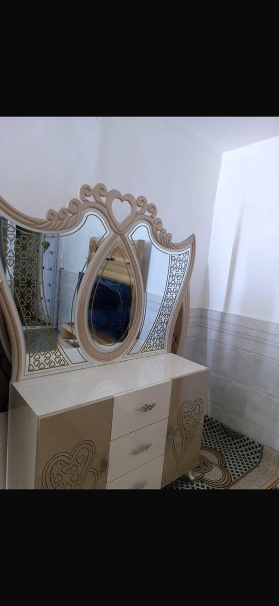غرفة نوم للبيع بسعر ٥٠٠ 🔥
*********** بغداد حي العامل
