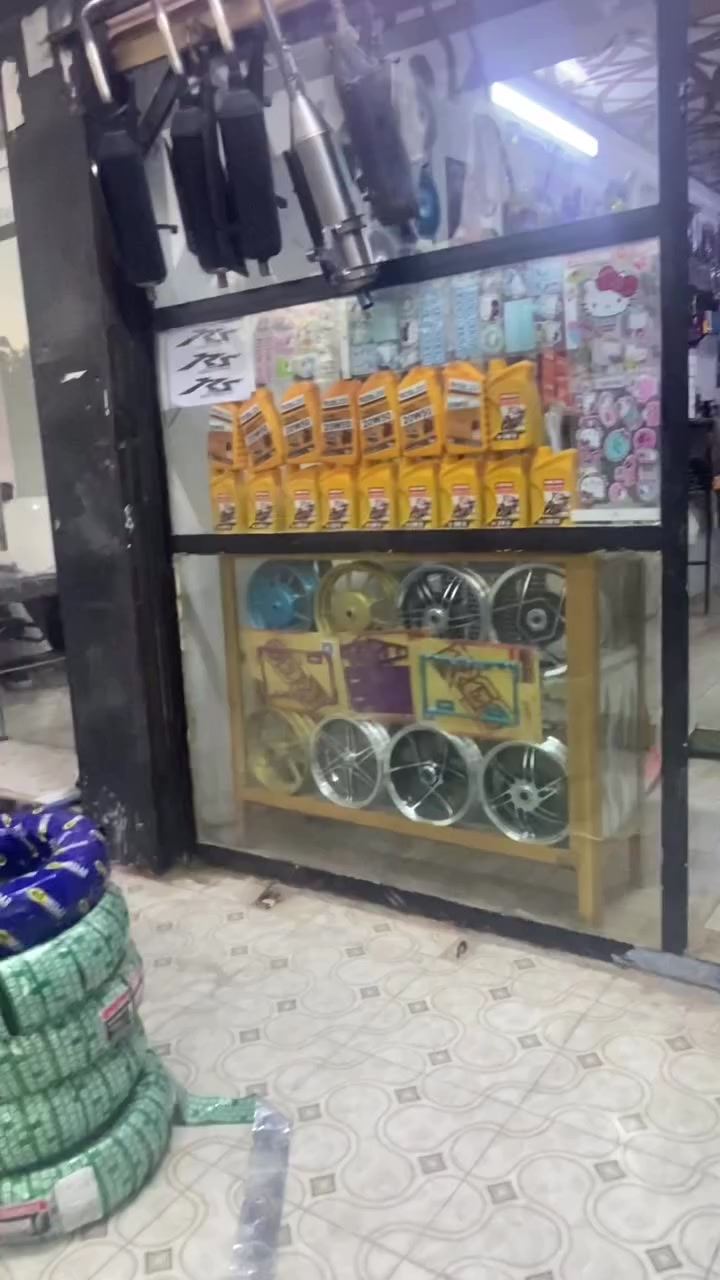 سلام عليكم محل ادوات درجات للبيع موقع المحل حي نزال المحل كامل من جميع الئدوات بسعر مناسب مستعجل عله بيعته  المحل بي معاميل ويجار مدفوع مال شهر الراقب بل شراء يتصل ويدلل رقم ***********
