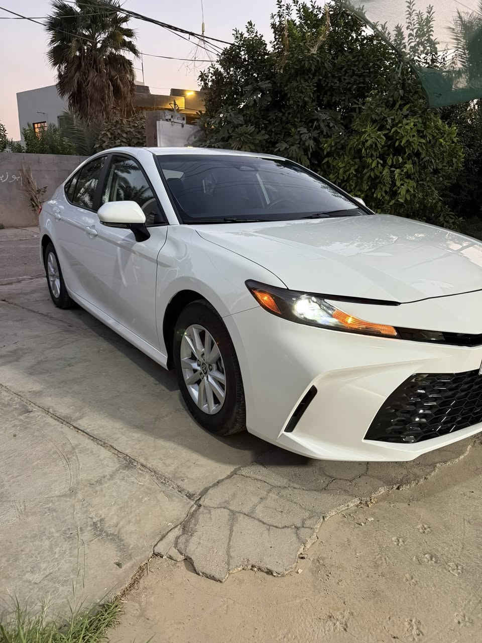 السلام عليكم 
كامري موديل 25 للبيع الضرر واضح بالصور بدون شواصي ودواخل ماشيه حالياً 21 الف 
السعر 230 وبيهه مجال بسيط 
العنوان ديالى بعقوبه ***********
