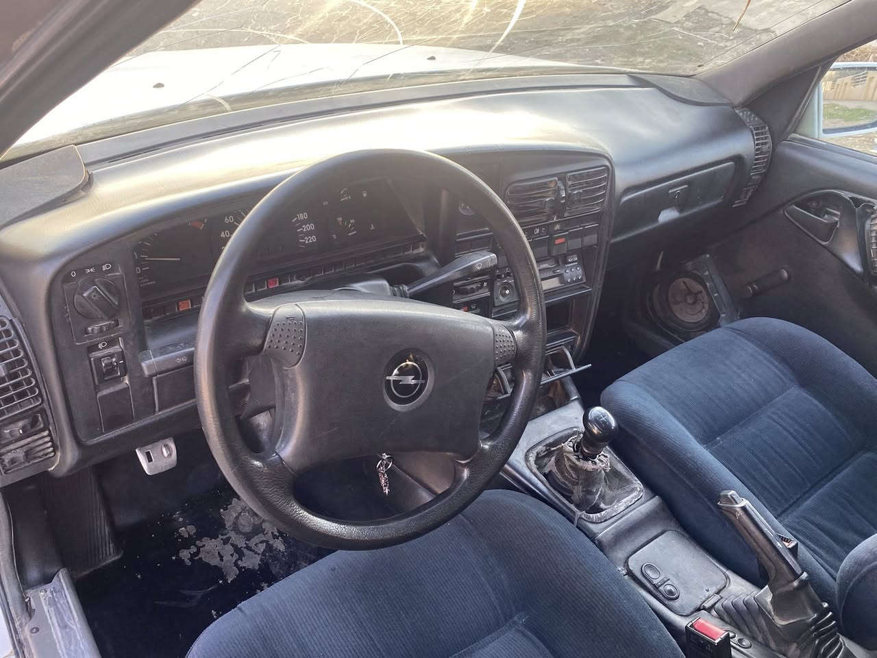 اوبل اوميكا ١٩٩٢ للبيع سيارة كلشي مابيها واصولي شرط وكاله او تحويل عنوان اربيل السعر ١٠ ورقات ***********
