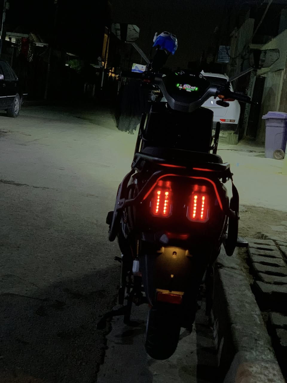 سلام عليكم دراجه شحن لبيع  سعره خاص او تصال عله رقم ***********
