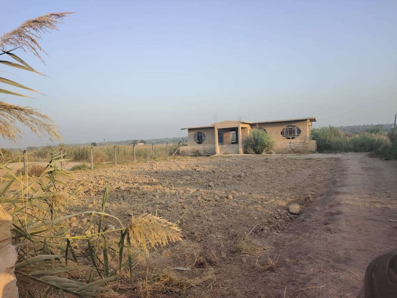 السلام عليكم ١٢ دونم للبيع سند ٢٥ سلمان باك منطقه الج خدمات كامله ماء تبلط كهرباء سعر الدونم ١٢٠ مليون ***********
