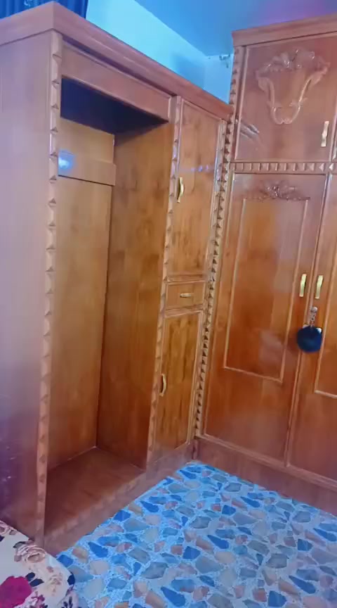 سلام عليكم  عدي قرفه سويته يم نجار كلش ثكيله و نضيفه رايده ثنين و نص هاذه رقمي بي واتساب ***********
