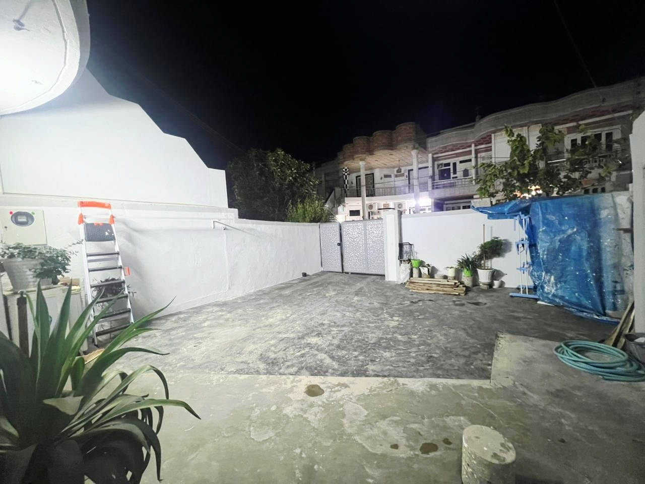 السلام عليكم
ئه م خانووه بۆ فرۆشتن  بو ئه وه ي نرخي خانوه كه ت زوو بي بكات لايكي به يجه كه مانت بير نه جيت 
♦️ شوێن کەلار كوون
♦️رووبەری160 مەتره واتا 8×20 كولاني زور فراوانه
و نزيك پیمانگا تازه که ی جوتياران و قوتابخانه ي مولازم عومه ر
👇👇پێکهاتووە لە دوو قات كامل ده رجى خارجيه بو دوو ماليش ده بيت 
ايستا ده توان بينرمان بن له تيك توك https://www.tiktok.com/@aqarat.salam?_t=8rTNtXNdXwi&_r=1
_______________________________↘️⁩
موواسەفاتی⬇️⁩ 
خانوویەکی پاک و خاوێنە 
رووي له سليمانيه 

ئێوەی بەڕێزیش گەر موڵکتان هەیە دەتانەوێ بیفرۆشن یان دەتانەوێ بەکرێی بدەن
دەتوانن تەواوی زانیاریەکان بة نامةي مسنجةر بنيرن بو پةيجةكةمان 
📌 ناونیشانی تەواوی موڵکەکەت
🏡 چەن وێنەیەکی موڵکەکەت
💲 نرخی موڵکەکە ت
بو زانيني نرخ زماره ١ دانه يان تيل بكه به نوسينكه ي 
(سه لام) ناونیشان شه هيدان به رامبه ر هه رزان بازاري خه ونه كان ٢ نزيك ته لاري ديندار 

 *********** م سه لام تايبه ت به كرينو فروشتني خانو 
  
*********** م صالح تايبه ت به كريداني خانو 
________________________
