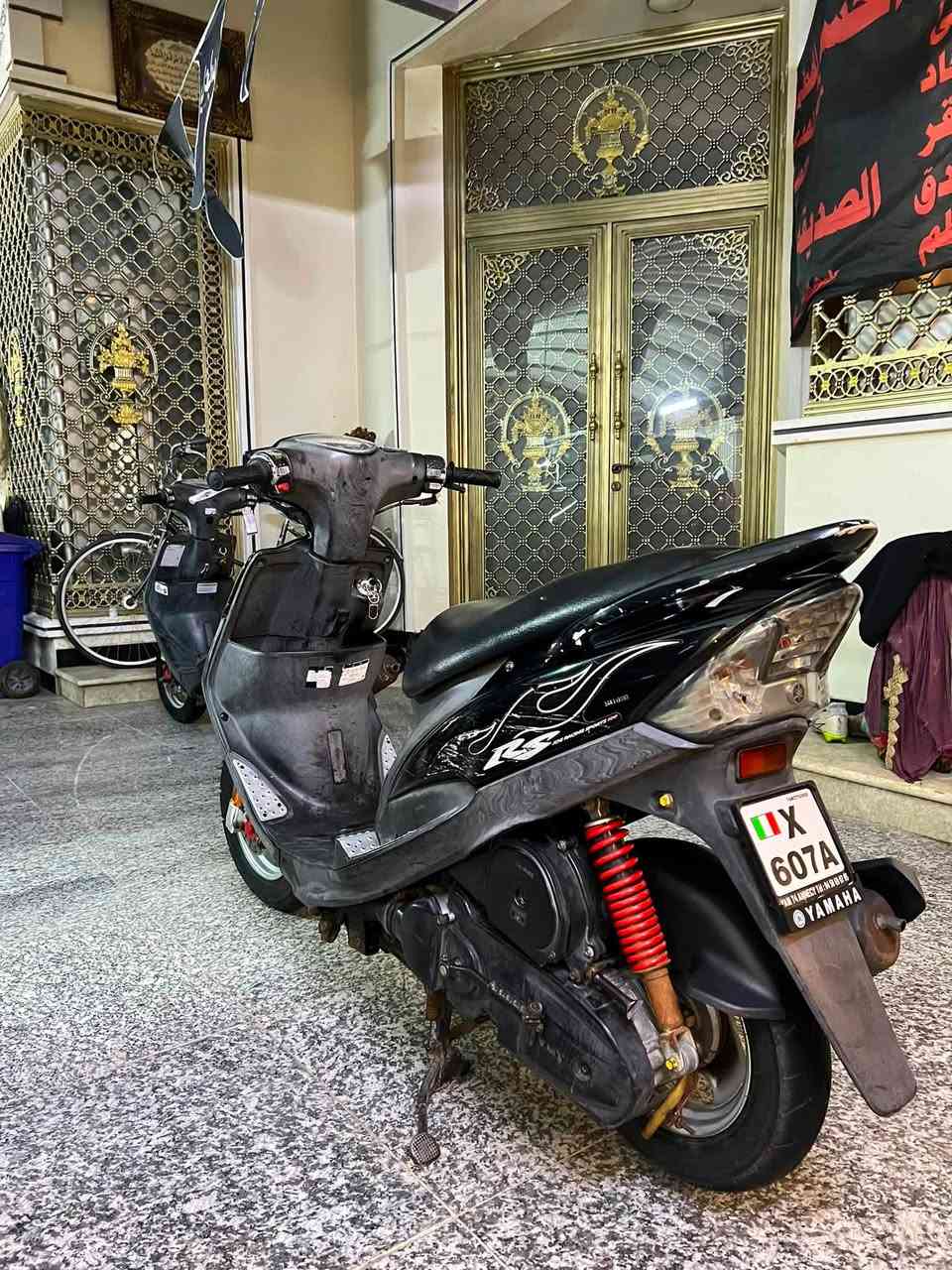سلام عليكم دراجه رمبه صارلها شهر مكينه كفاله ختم واحد وي السواد ول كفرات ممشه 39 الف جديده الدراجة موديل 2007 سعرها 950 رقمي ***********
