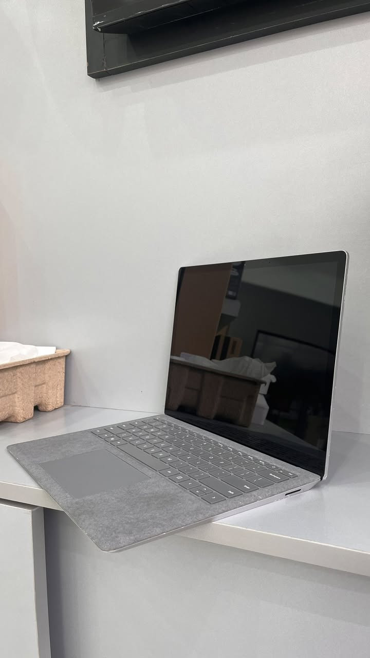 Surface laptob 3
Ci 5 - 1035G7

Ram 8GB DDR4

Ssd 256 m.2

كارت شاشة داخلي 4GB

السعر ٣٥٠ الف

***********
