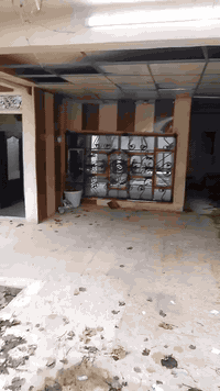 دار 200 متر حي حزيران قرب تقاطع الجامعة غرفتين نوم واستقبال ومجمع صحيات وگراج وحديقة ايجارة 300 الف للاستفسار ***********
