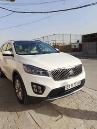 سورنتو خليجيه بنراما موديل ١٨بيها البنيد بدون دواخل أو فتح السياره جدي...