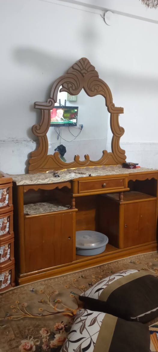 بوفيه قياس متر و 80 سعره 150

ميز مرايه سعره 70

كاونتر قياس ملحق مترتين سنكي متر سعره 150
 برده سعره 40
 
مكانه كوفه النجف, العراق


**إذا كنت صاحب هذا الإعلان وتريد حذفه لأي سبب، رجاءا أرسل رسالة إلى الدعم الفني**