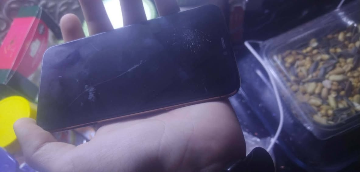 يا الله  نطيحه ايفون اكس اس للبيع مثل مموضح ابيع فحم  التلفون بي خللل احطه عشحن  يسحب بس ميشتغل فقططط ويرادلة ضهر والشاشه  مفطره   ابيعلك فحم سعرة 25 مكاني فلوجه


**إذا كنت صاحب هذا الإعلان وتريد حذفه لأي سبب، رجاءا أرسل رسالة إلى الدعم الفني**