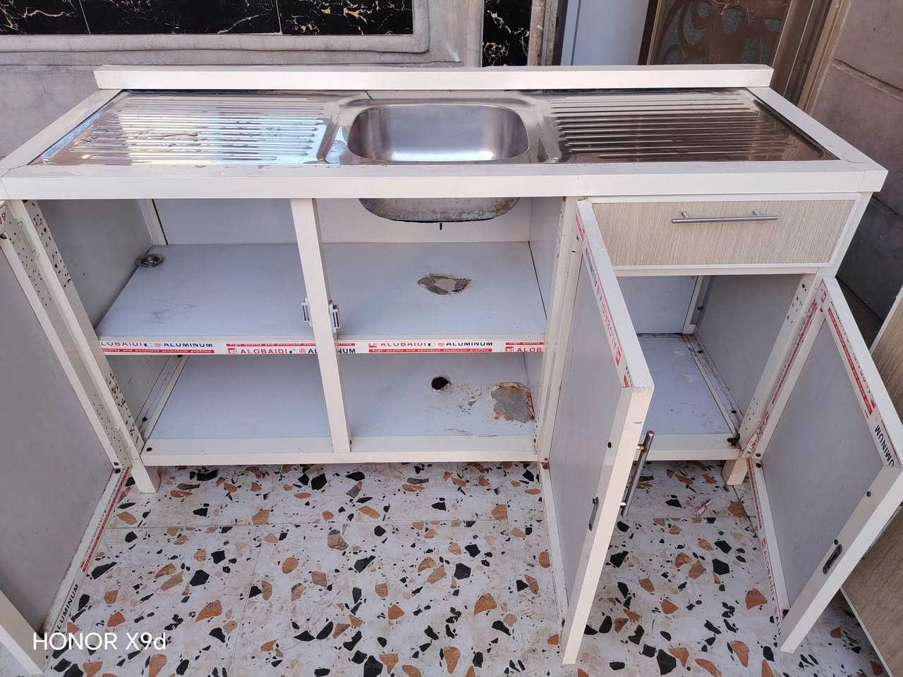 كاونتر مترين 3 قطع نضيف مابي أي عيب السعر 225 وبي مجال ***********مكاني كركوك حي الحجاج
