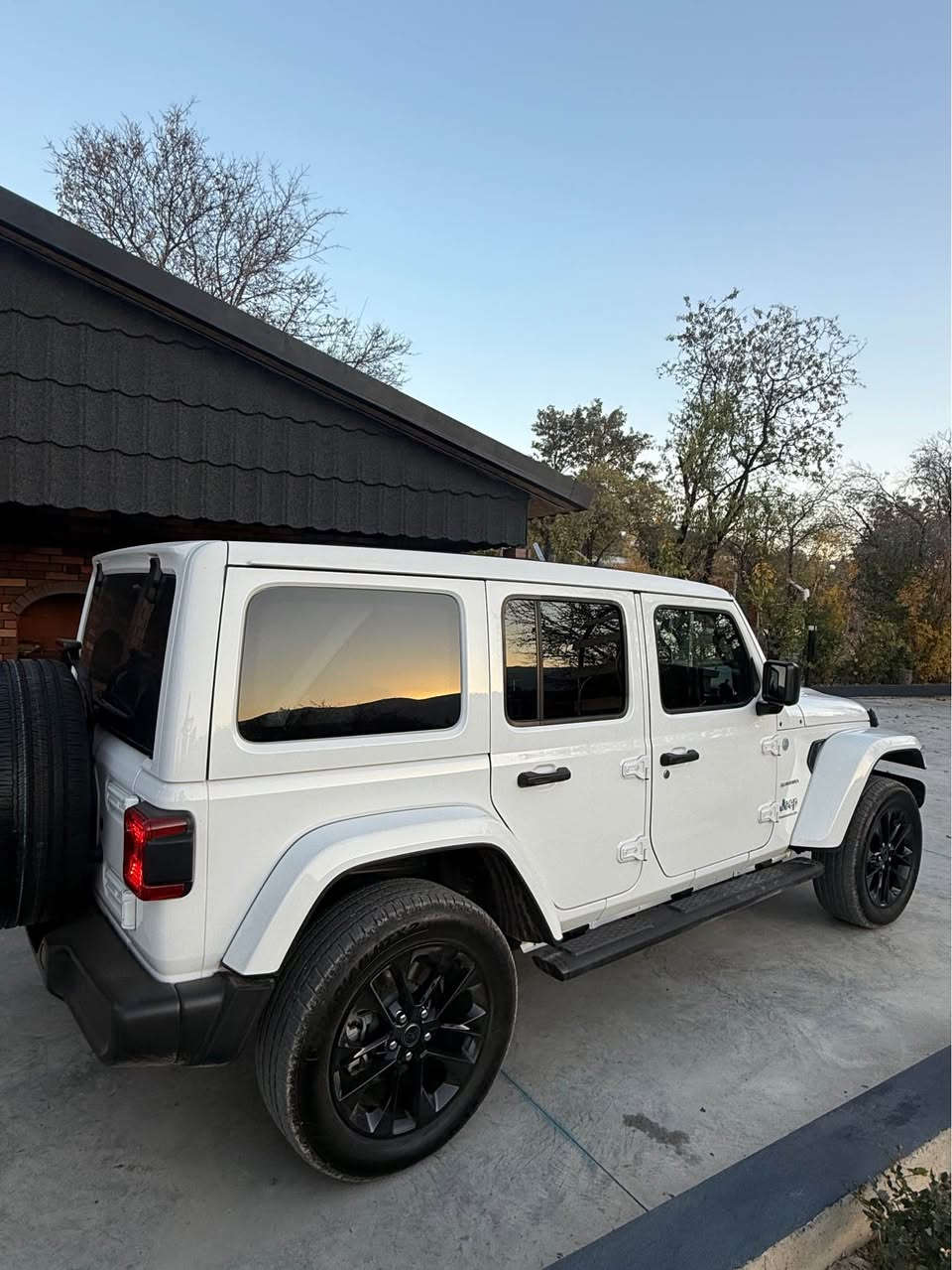 Jeep Wrangler 4Xe 2024 hybrid 

سەیارەکە کامل مواسەفاتە 

حادیسەکەی تەنها دەرگای سایەق گۆراوە بە بیلاد بێ بۆیاخ

بێ ناو گرتن

٣٢ میل رۆیشتوە 

ڕەقەم کراوە رەقەم سلێمانی 

بۆ نرخ پەیوەندی بکەن

*********** السليمانية, العراق
