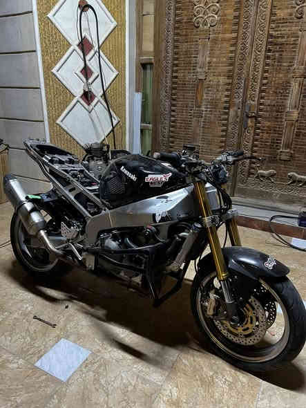 سلام عليكم دراجه كاوسكي 2004 دراجه شغاله بس واكفه بيه خانه وحده سعر خاص خبرني وتدلل ***********
