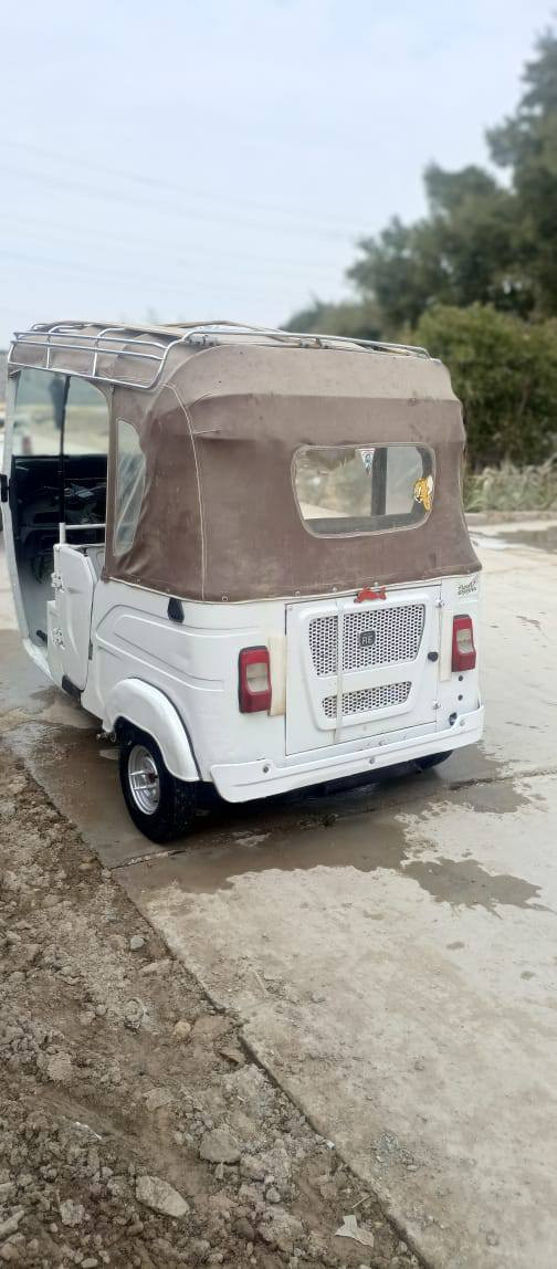 سلام عليكم تكتك للبيع مديل 22 رقم
ذي قار تحويل ثاني يوم تكتك خير من الله شراي خابرني وتدلل ***********
